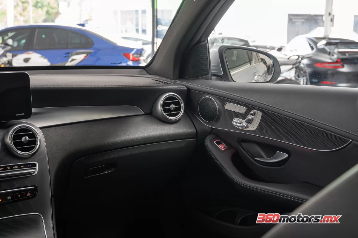 Mercedes Benz GLC 300 E 2022